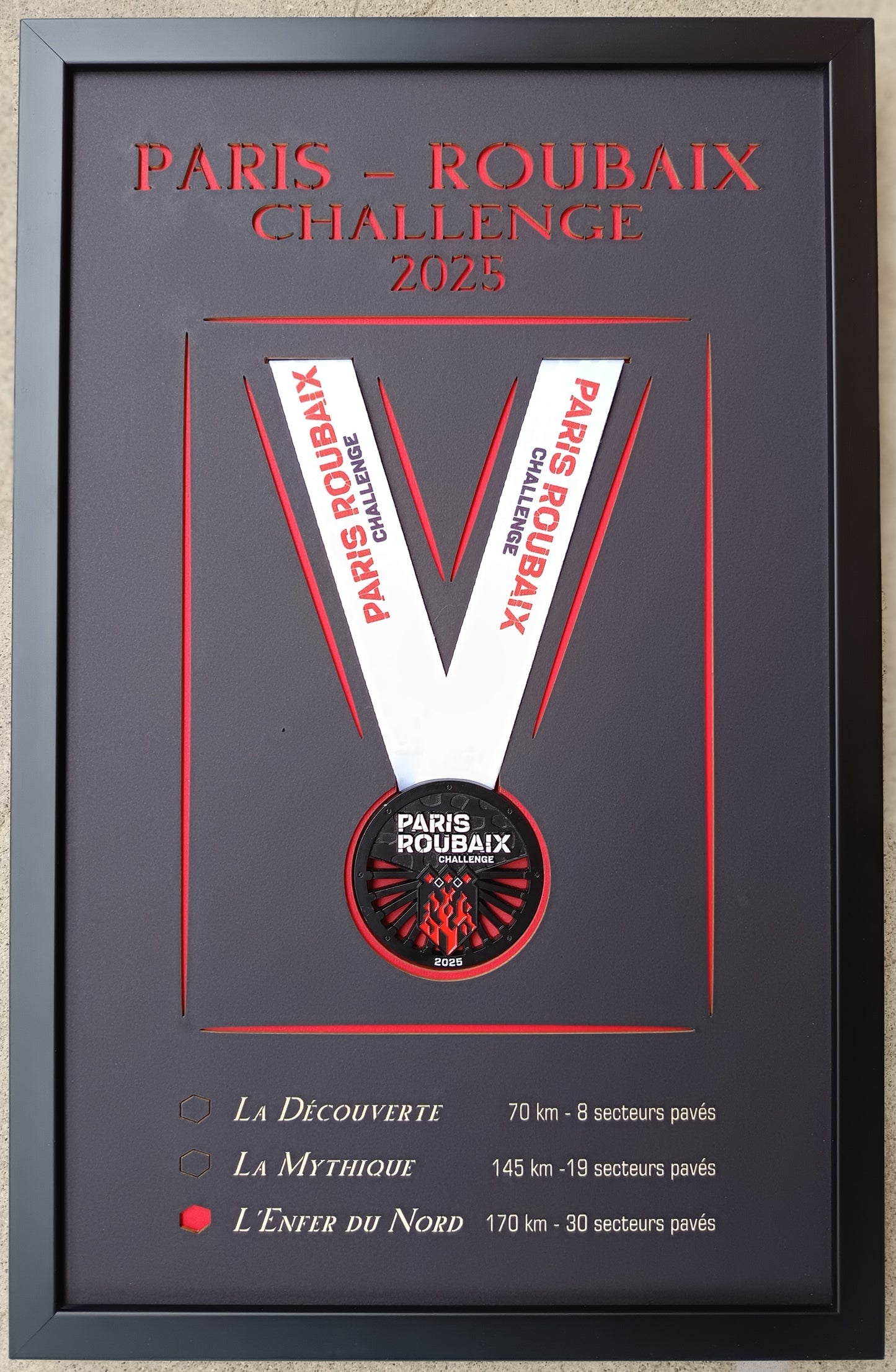 Cadre Médaille officiel du "Paris Roubaix Challenge 2025"