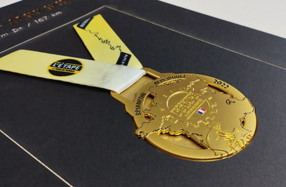 Cadre Médaille Officiel de l'Etape du Tour 2022 "Briançon - L'Alpe d'Huez"