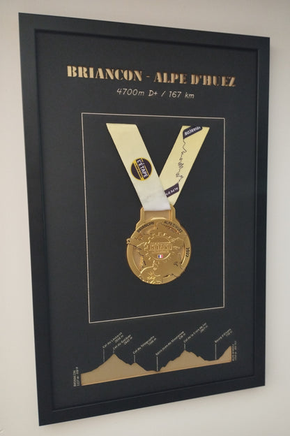 Cadre Médaille Officiel de l'Etape du Tour 2022 "Briançon - L'Alpe d'Huez"